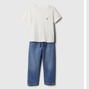 Gap Toddler Two Piece Outfit Set. T-shirt and Jeans